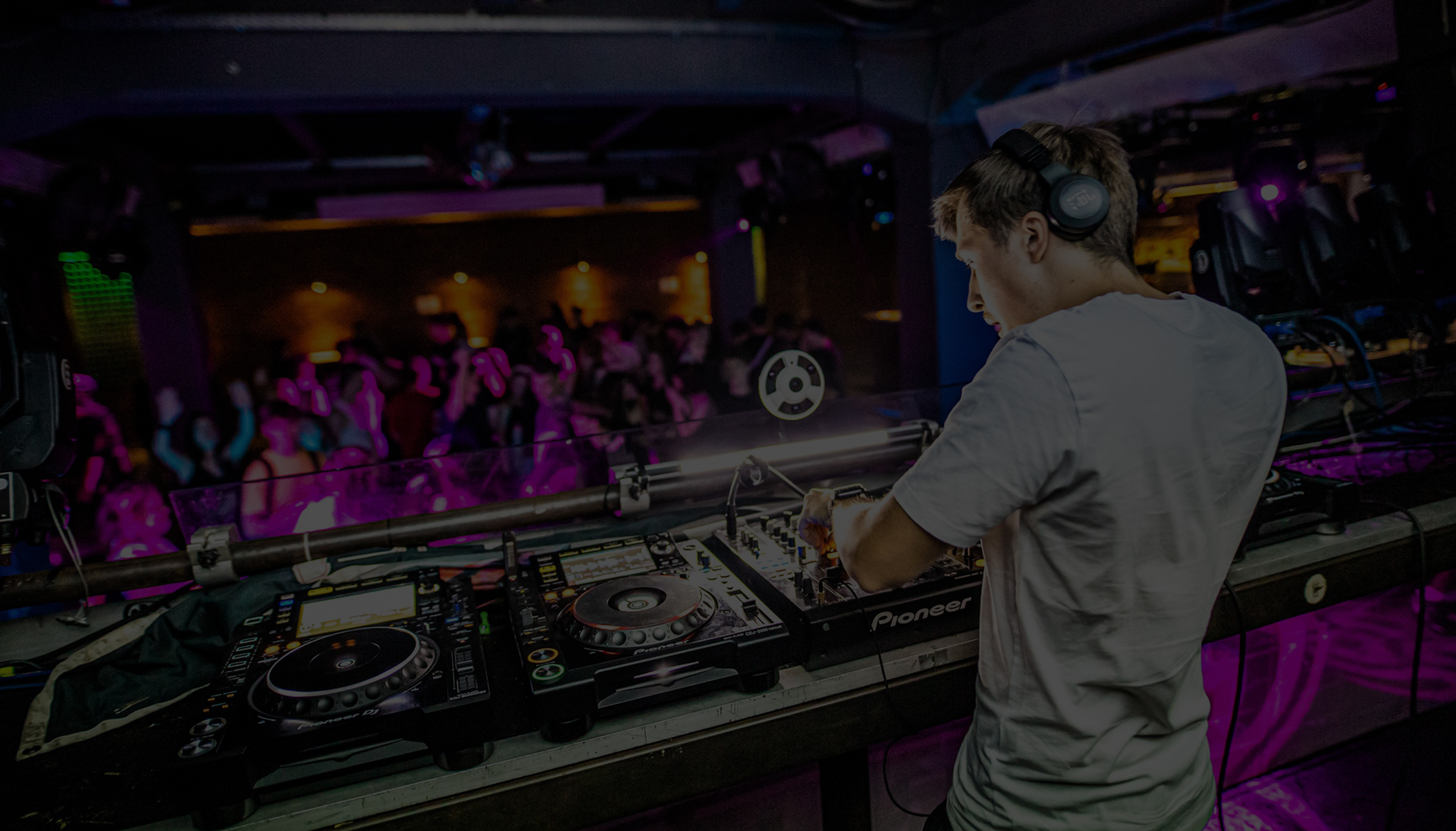 DJ Baar v klubu